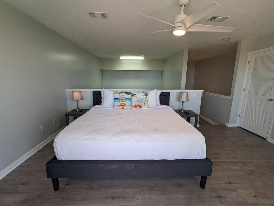 Gulf Views From Your 2 Private Balconies! *