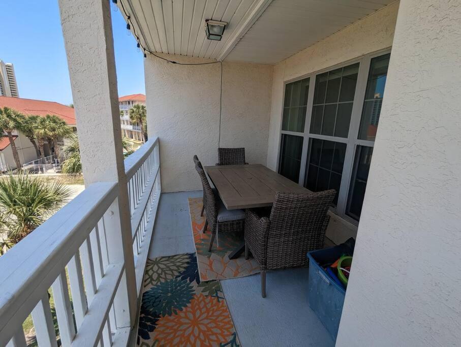 Gulf Views From Your 2 Private Balconies! Apartment