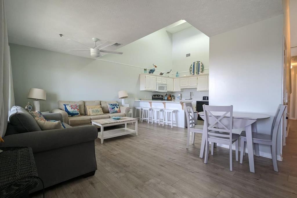 Apartment Gulf Views From Your 2 Private Balconies!